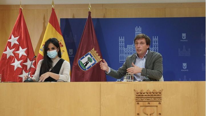 El alcalde de Madrid, José Luis Martínez-Almeida, y la vicealcaldesa, Begoña Villacís, en la rueda de prensa posterior a la Junta de Gobierno.
