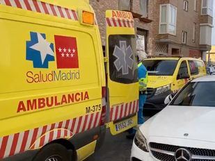 Herida grave una mujer tras impactar su moto contra un coche en Puente de Vallecas