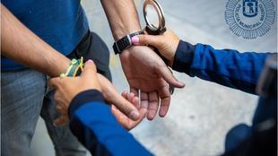 Detenido un joven de 19 años por agredir a su pareja en la vía pública