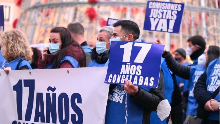 Manifestación 22 de diciembre de los loteros frente al Teatro Real