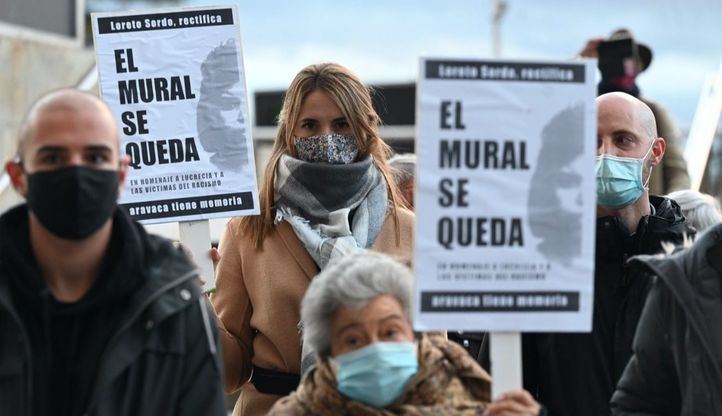 Concentración para mantener el mural de Lucrecia Pérez en su ubicación original en Aravaca.