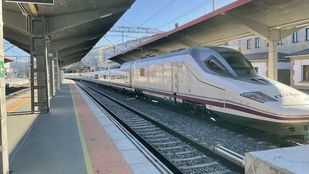 Cerca de 5.000 viajeros utilizaron los servicios AVE y Alvia de Renfe entre Galicia y Madrid
