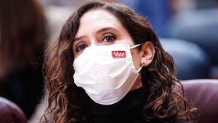 Ayuso prevé que la sexta ola comenzará a remitir “en cuestión de días”