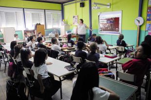 Madrid valora la semipresencialidad en las aulas tras Navidad