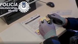 Arrestado por conducir con un carné falso y llevar a su bebé sin cinturón