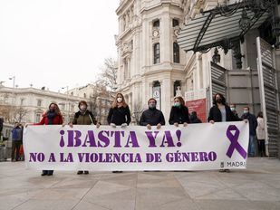 Minuto de silencio en Cibeles por la niña asesinada por su padre en Lavapiés