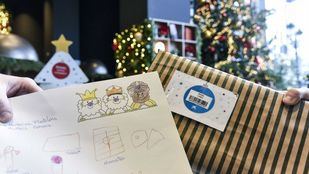 CaixaBank reparte 3.000 regalos de Navidad a niños y niñas en situación de pobreza en Madrid