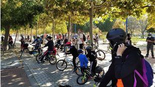 Concentración ciclista en Leganés por la mejora de la movilidad en bici