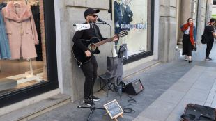 Adiós al amplificador en las actuaciones callejeras en Centro