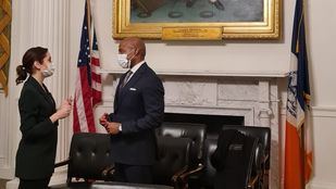 Ayuso se reúne con el alcalde de Nueva York para explicarle su gestión de la pandemia