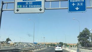 Un incendio en la A-3 provoca dos kilómetros de retenciones