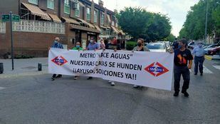 Los afectados por la Línea 7B de Metro aseguran que la Comunidad no corre con los gastos de sus suministros