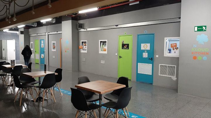 Cocinas fantasma denunciadas por Más Madrid en el mercado municipal de Barceló.