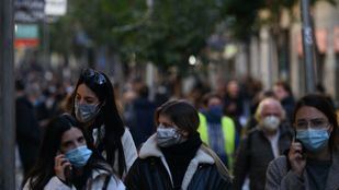 El coronavirus puede permanecer más de un mes en el organismo de los contagiados