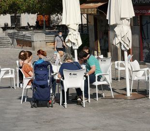 Piden acabar con las terrazas como un espacio libre para los fumadores