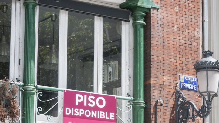 Cartel en un piso en el centro de Madrid