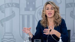 Mil euros: Gobierno y sindicatos vuelven a imponer la subida del salario mínimo sin acuerdo con los empresarios