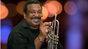 Manuel Machado está 'Entre las cuerdas' en el Café Central