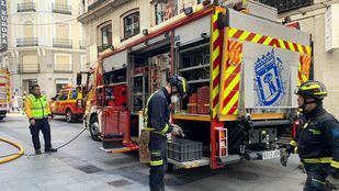 Intoxicado un hombre de 35 años tras el incendio de un piso en Pitis