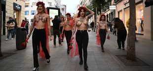 "San Valentín blanquea el maltrato", la protesta de Femen el día de los enamorados