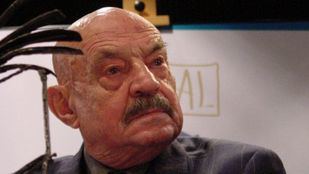 Madrid celebrará el centenario del poeta José Hierro en las bibliotecas municipales