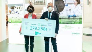 El Corte Inglés apoya la investigación contra el cáncer con 279.258 euros y una exposición conmemorativa