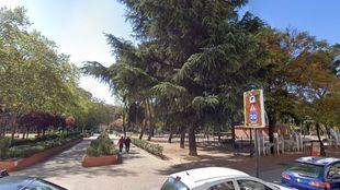 La Policía trabaja para localizar a ocho personas que atacaron con una navaja a un joven en Pueblo Nuevo