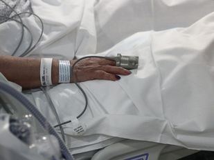 La tendencia a la baja de ingresos y nuevos positivos se mantiene en Madrid