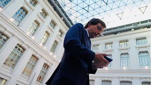 Oposición y socios aprietan a un Almeida mudo