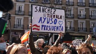 Más de 3.000 partidarios de Ayuso piden en Génova la dimisión de Casado