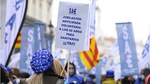 Miles de técnicos sanitarios se manifiestan en la capital por la revisión de su cualificación