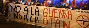 Concentración en Sol bajo el lema 'Ni Putin ni la OTAN'