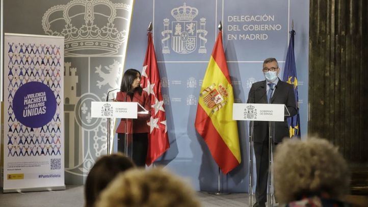 La delegada del Gobierno en la Comunidad de Madrid, Mercedes González y el alcalde de Parla, Ramón Jurado.