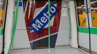 Desalojado un vagón de la línea 10 de Metro tras arrojar en su interior un gas irritante