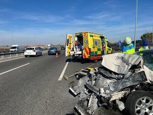 Herido en el choque de un turismo contra una furgoneta en la M-50, en Getafe