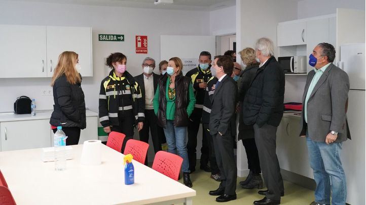 El alcalde, José Luis Martínez-Almeida, visita la primera base de Samur-Protección Civil en Chamberí.