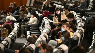 Las Comunidades Autónomas y Sanidad debaten este jueves el fin de la mascarilla