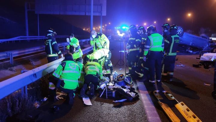 Accidente de tráfico en la M-45 con tres vehículos implicados