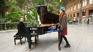 Un piano de cola en Atocha: la música es salud