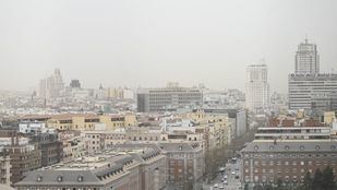 La calidad del aire seguirá siendo mala en Madrid este jueves, aunque mejorarán los niveles