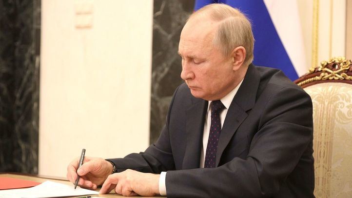 El presidente ruso, Vladimir Putin, mantiene una reunión por videoconferencia con miembros del Consejo de Seguridad de Rusia el pasado 13 de marzo.