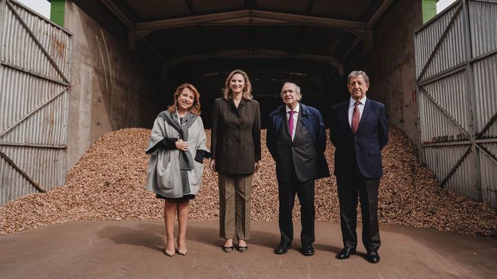 Nieves Segovia, presidenta de la Institución Educativa SEK, Paloma Martín, consejera de Medio Ambiente, Vivienda y Agricultura, Emilio Lora Tamayo, rector de la Universidad Camilo José Cela y Luis Partida, alcalde de Villanueva de la Cañada.