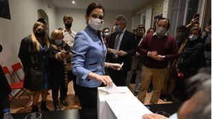 Ayuso y Almeida votan a Feijóo para presidir el PP