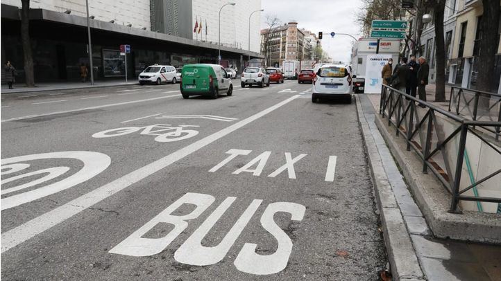 Nuevo carril bus en la calle Goya, en el distrito de Salamanca.