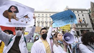 #23MSanitario: cientos de MIR salen a la calle para exigir la elección presencial de plazas