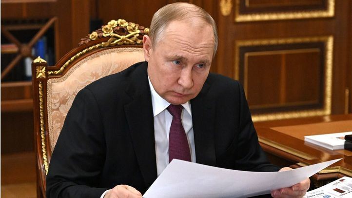 El presidente ruso Vladimir Putin atiende una reunión en el Kremlin el pasado 21 de marzo.