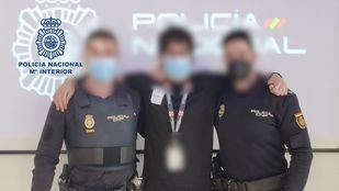 Un joven de Móstoles se reúne con los policías que le salvaron de suicidarse