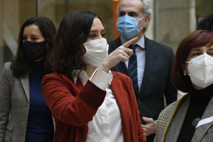 Isabel Díaz Ayuso, presidenta de Madrid, y Enrique Ruiz Escudero, consejero de Sanidad