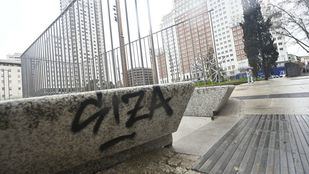 'Patrullas antigrafitis' para borrar pintadas