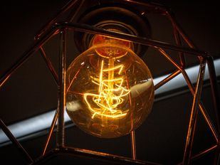 La semana comienza con el precio de la luz más bajo en lo que va de 2022